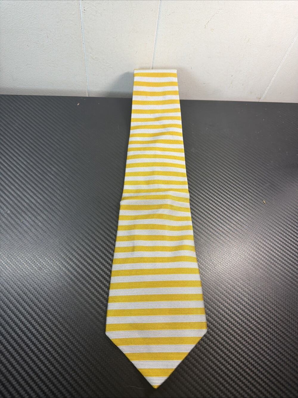 Vintage Brooks Brothers Silk Tie Yellow & White Stripes USA 3.5" x 56" J2